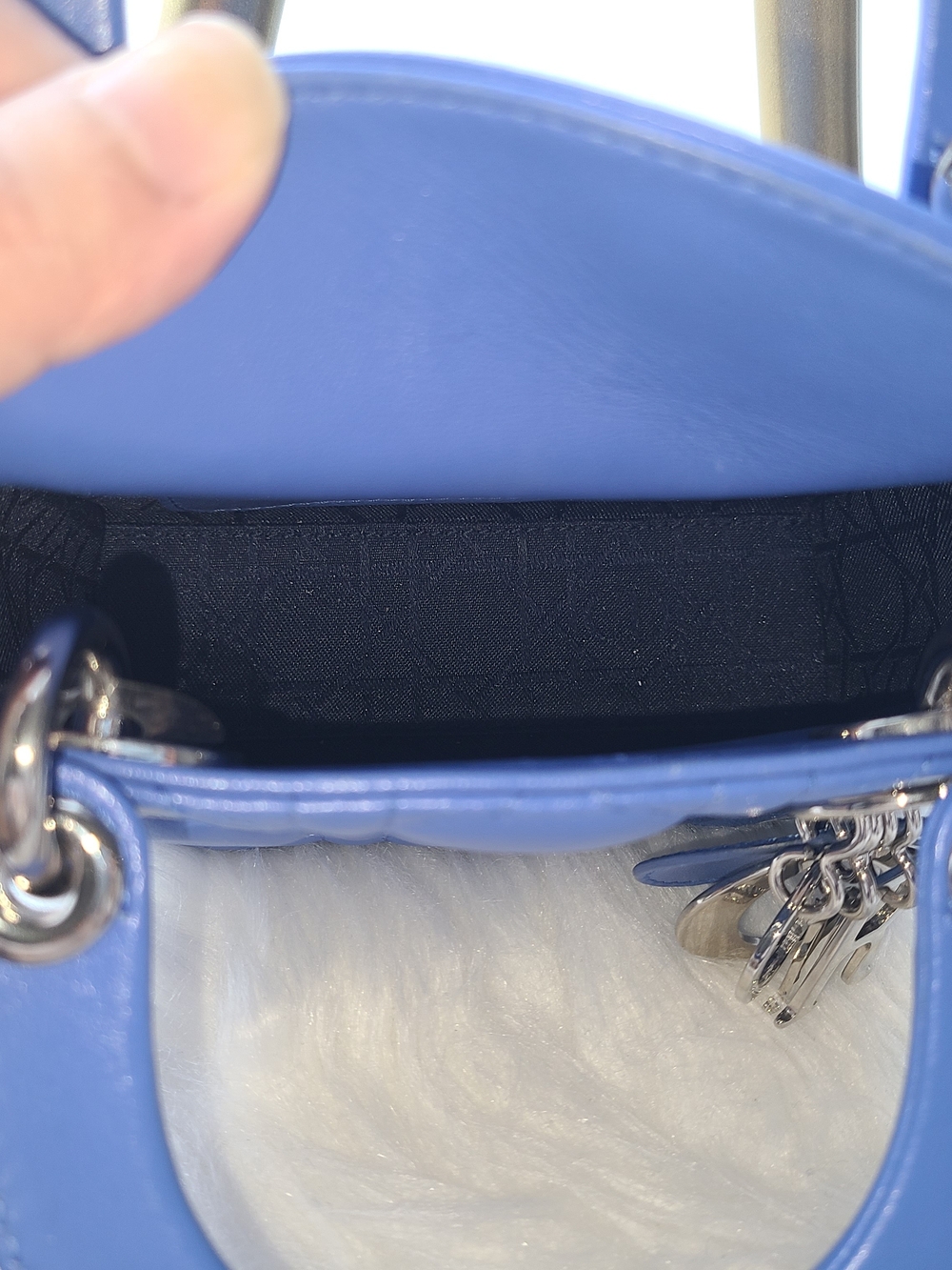 Mini Lady Dior - Picture 8 of 16